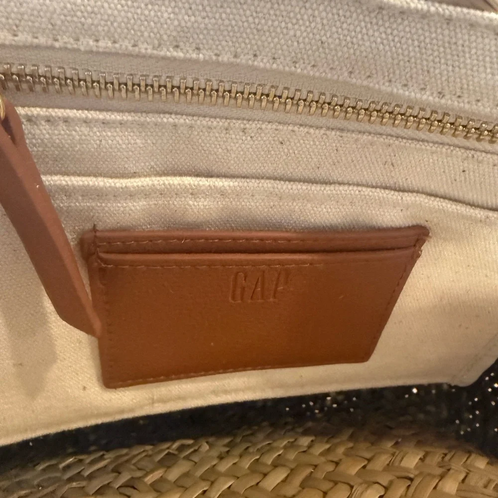 GAP reposhing this